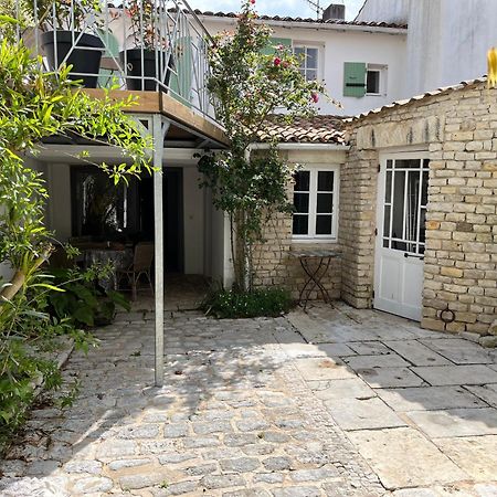 Une Fenetre Sur Cour La Flotte Luaran gambar