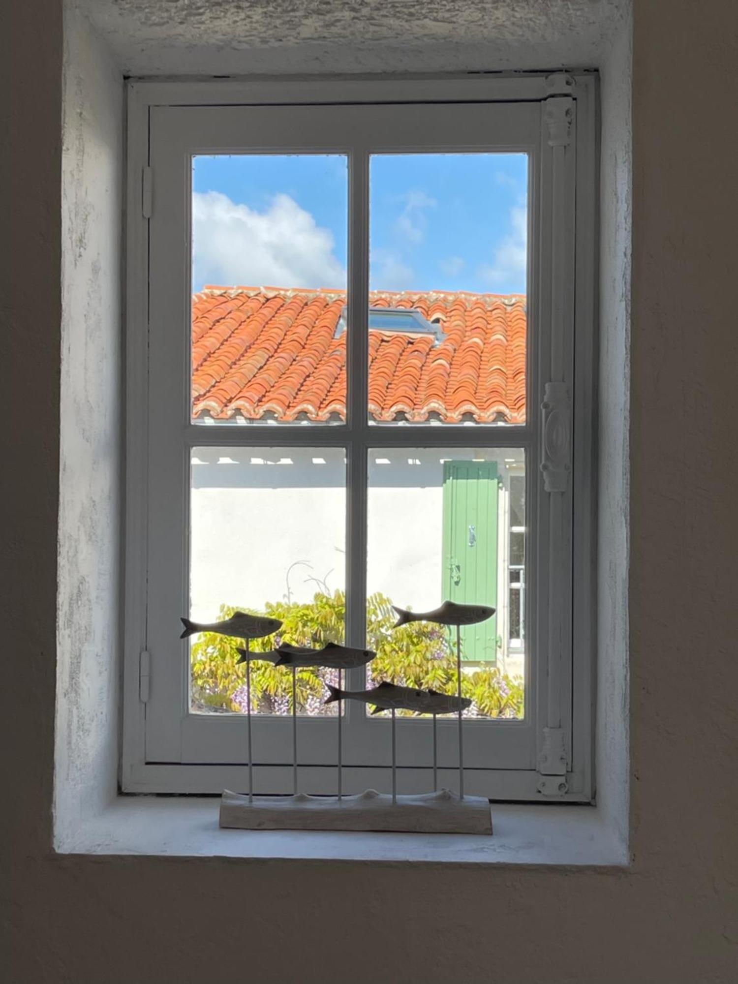 Une Fenetre Sur Cour La Flotte Luaran gambar